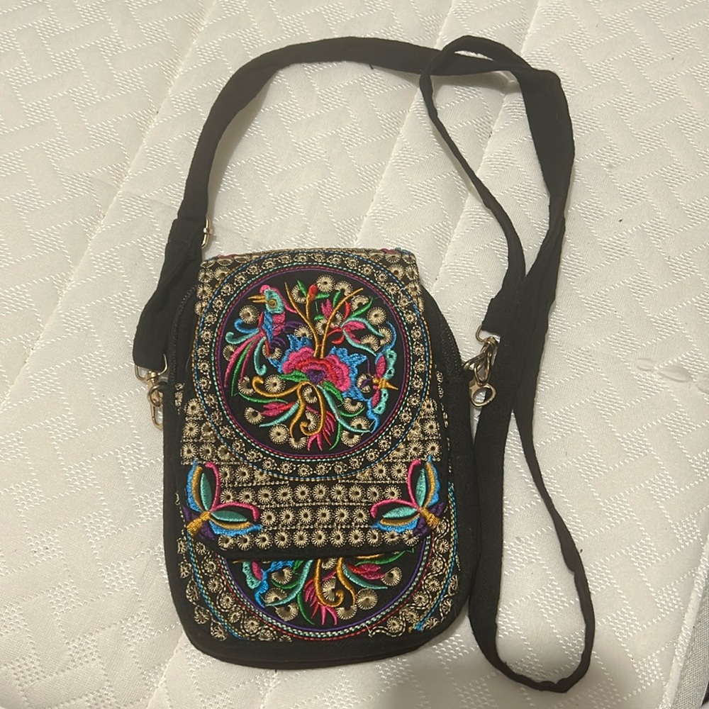 Crossover embroidered cellphone purse